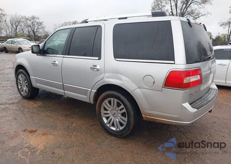 2010 Lincoln Navigator z USA, uszkodzony, nr VIN 5LMJJ2J55AEJ06853